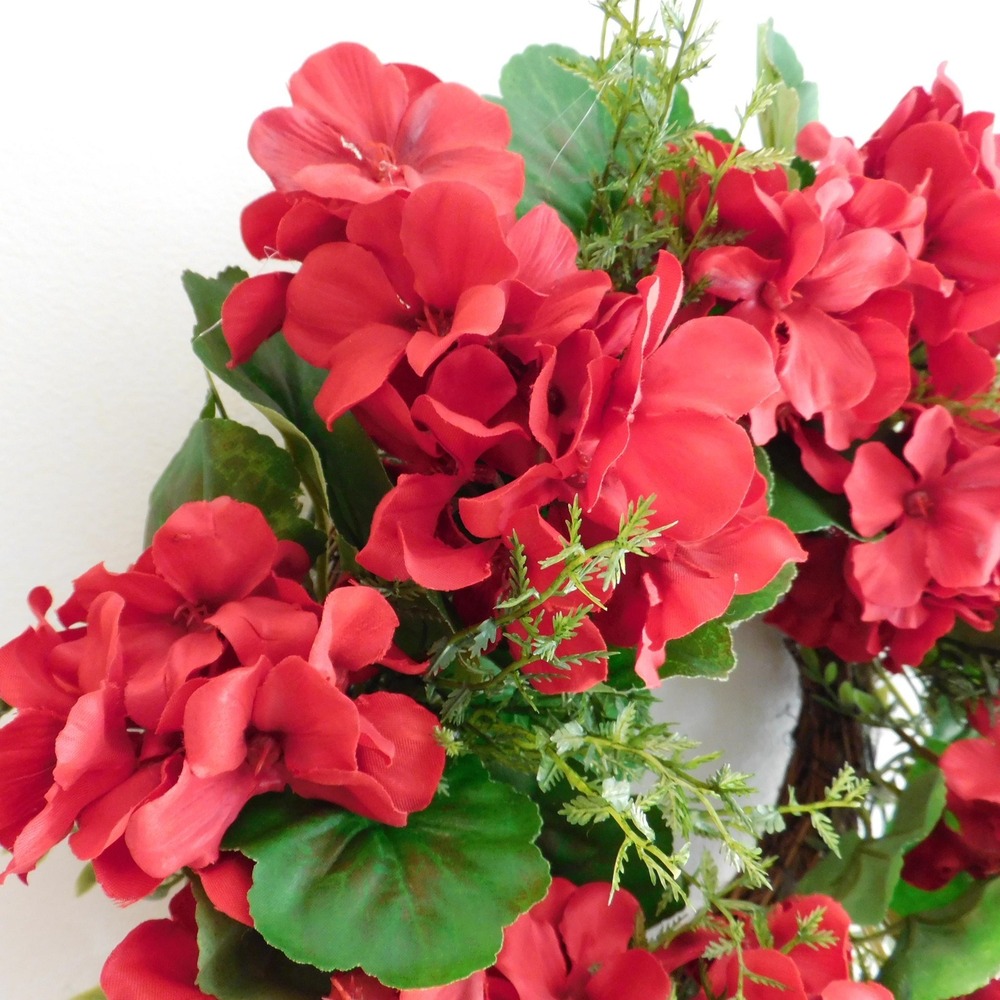 Small Red Geranium Wreath, Spring Summer, Housewarming Gift, Cabinet Wreath - Picture 4 of 6